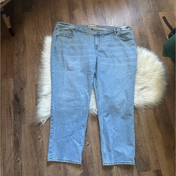 ABERCROMBIE & FITCH Curve Love The Straight Mid Rise Jeans - Picture 7 of 7